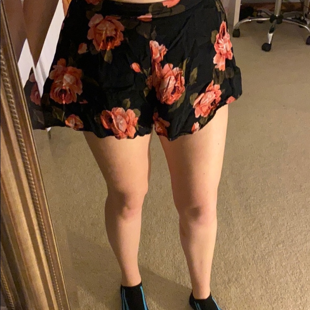 Rose flowy shorts!